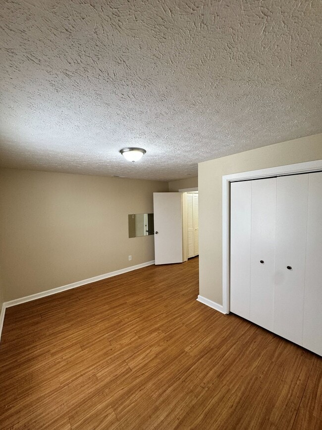 Building Photo - 302 Olive St