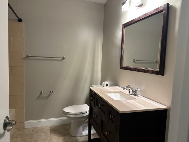 Baño principal - 131 Country Club Dr