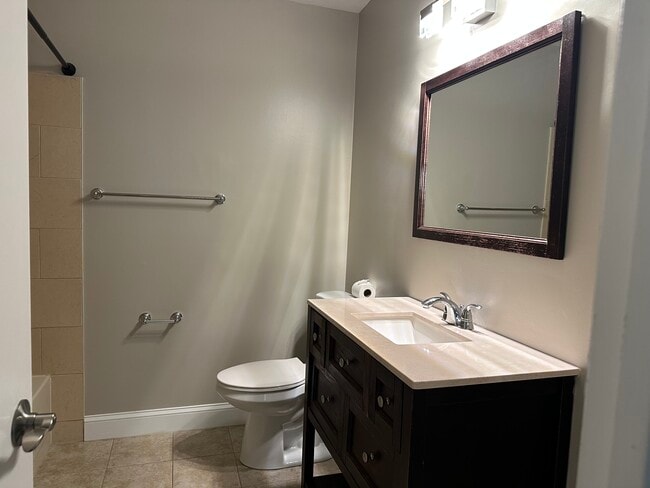 Master Bath - 131 Country Club Dr