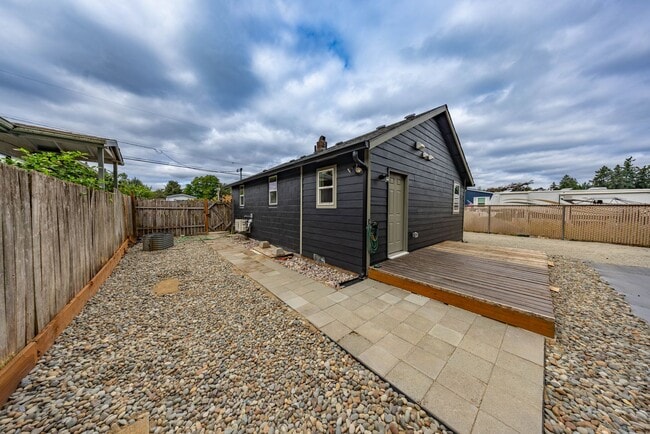 Building Photo - Newly Updated One-Level Home in Vancouver