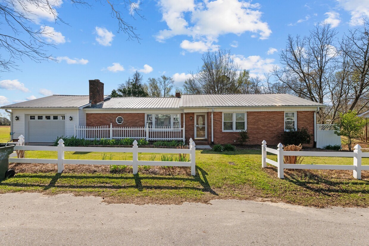 595 Buck Ln, Vanceboro, NC 28586 House Rental in Vanceboro, NC