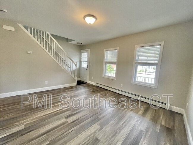 Building Photo - 253 Yantic St