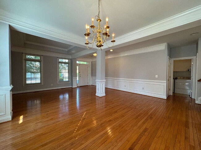 Building Photo - Spacious Elegance in Gated Piedmont!