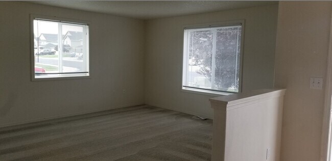 Foto del edificio - Close to Sage Point Elementary, Garage, Single Level Home
