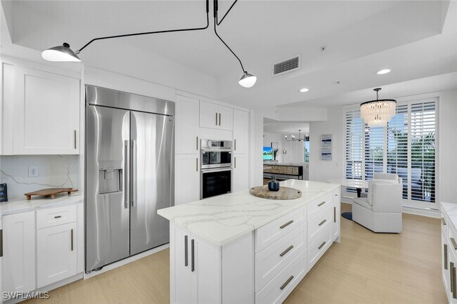 Foto del edificio - 8720 Bay Colony Dr