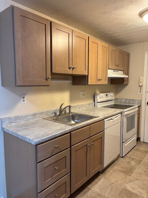 Foto del edificio - 1196 Middle Tpke W