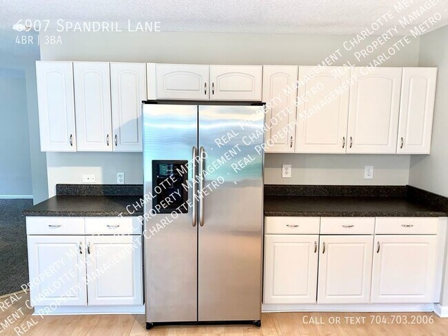 Building Photo - HUGE HOME!!!!!!!    Come see this beauty!