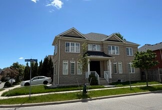 Building Photo - 1106 Little Cres