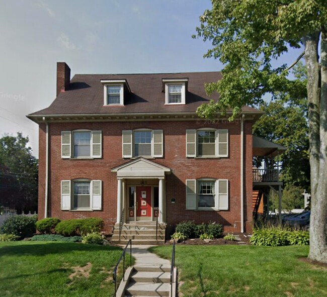 Building Photo - 255 College Ave
