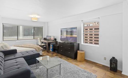 Primary Photo - 315 W 56th St