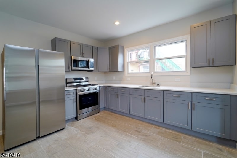 Foto principal - 26 Sheridan Ave