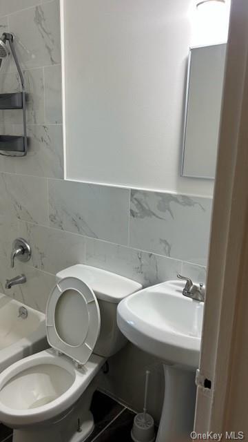 Foto del edificio - 929 E 226th St