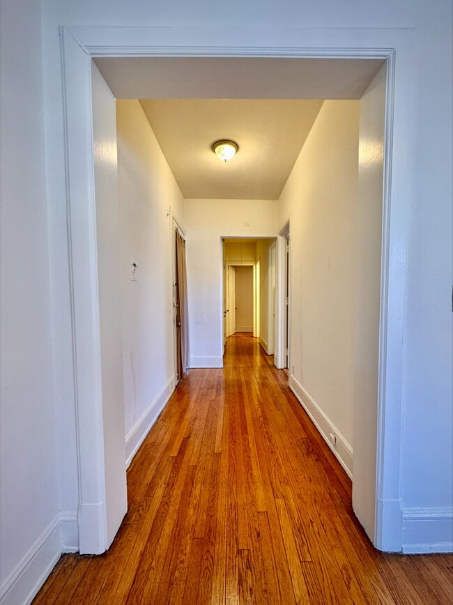 Building Photo - Shoreham Apartments