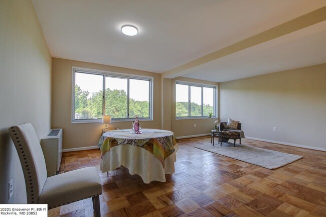 Building Photo - 10201 Grosvenor Pl
