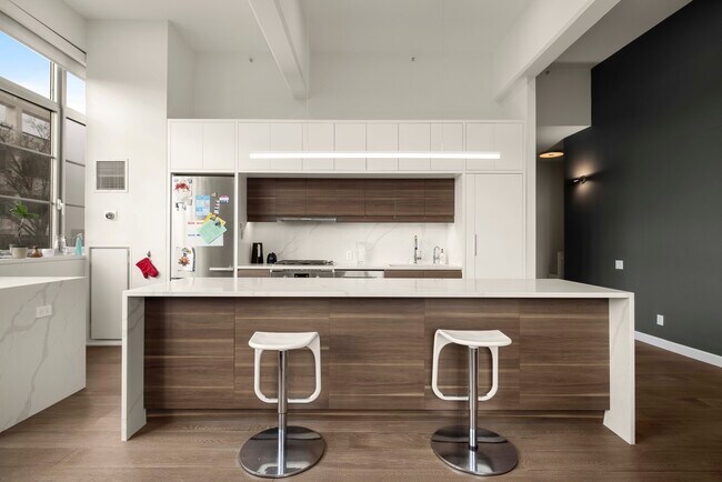 Foto del edificio - 2728-28 Thomson Ave