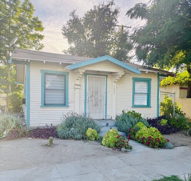 Front - 1045 Bradford St