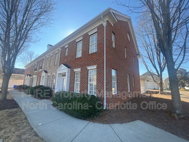 Building Photo - 15457 Goodwood St