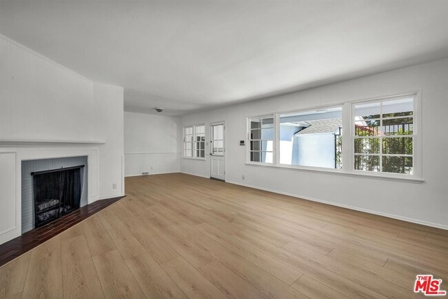 Building Photo - 315 26th St