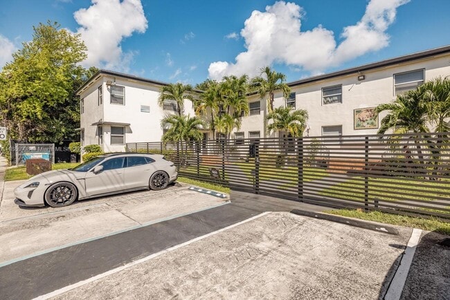Foto del edificio - 577 NE 82nd St