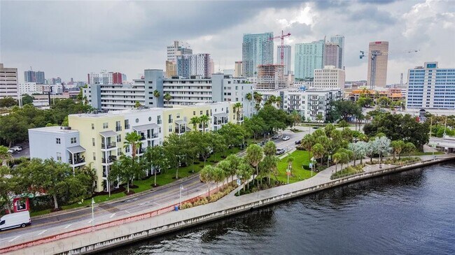 Foto del edificio - 1501 Doyle Carlton Dr