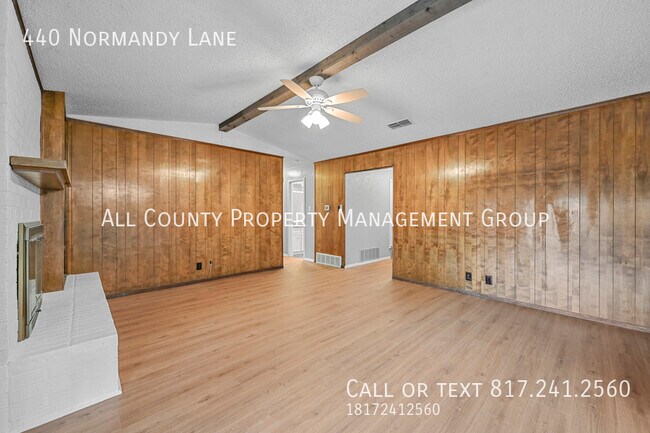 Foto del edificio - 440 Normandy Ln