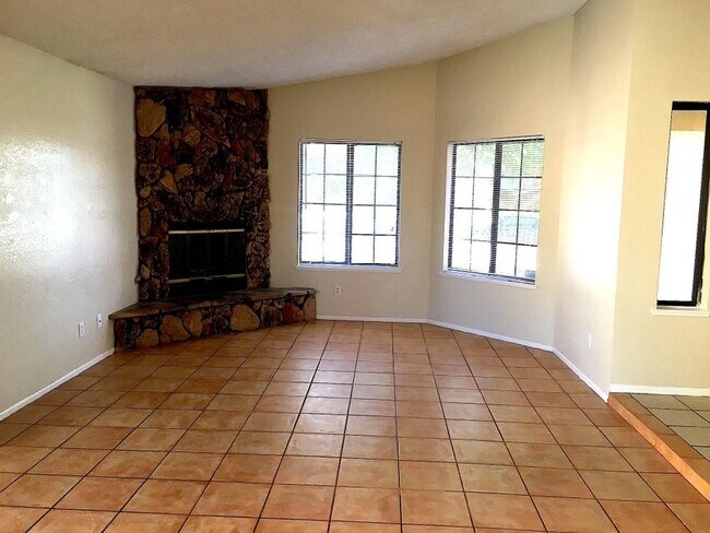 Foto del edificio - 1153 E Avenue J6