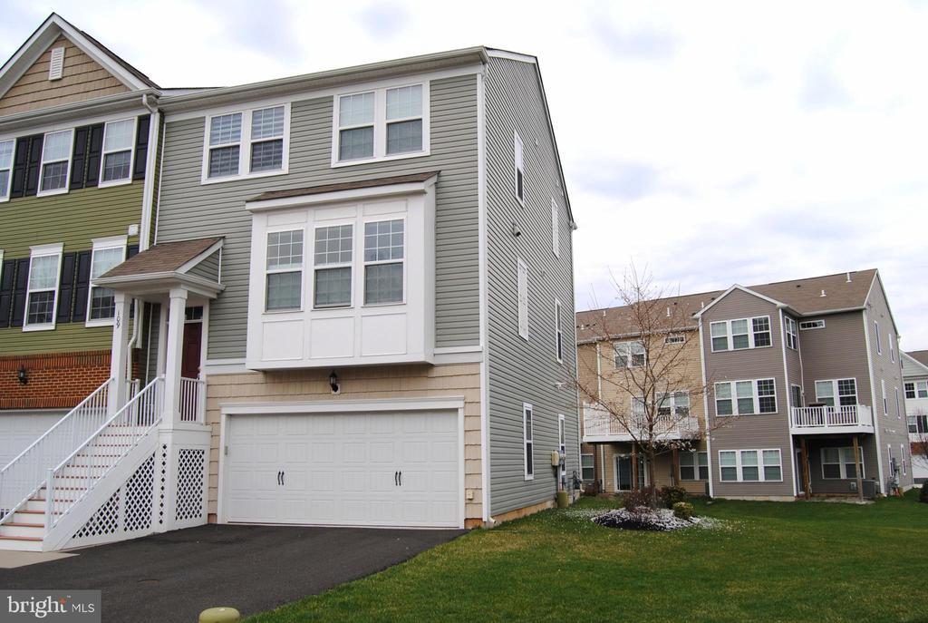 Primary Photo - 109 Admiral Ln