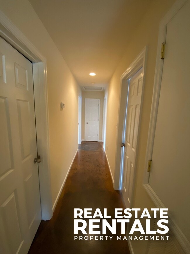 Building Photo - 1817 Emanuel Ave