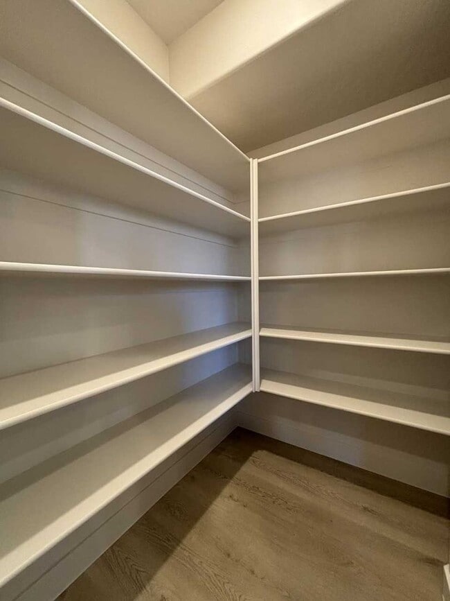 Building Photo - Beautiful Crimson Park Townhome