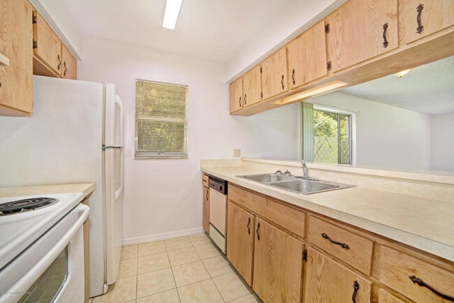 Building Photo - 2294 Fox Hollow Dr