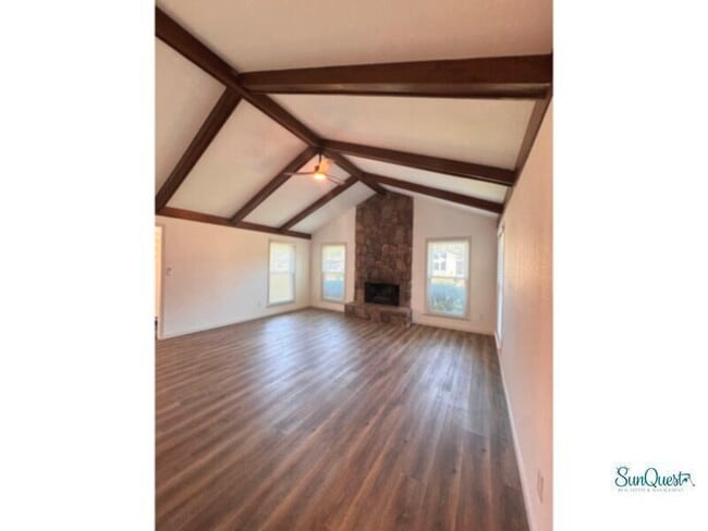 Building Photo - Beautifully updated 3 bedroom, pool home z...