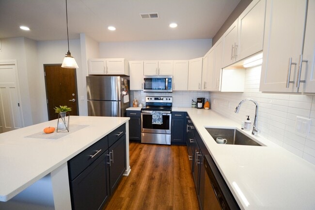 Building Photo - Garver Point