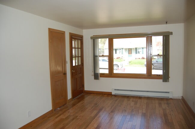 Building Photo - 306 5th St