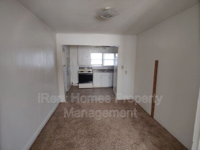 Building Photo - 516 E 41st St