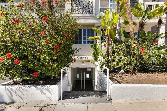 Foto del edificio - 10777 Ashton Ave