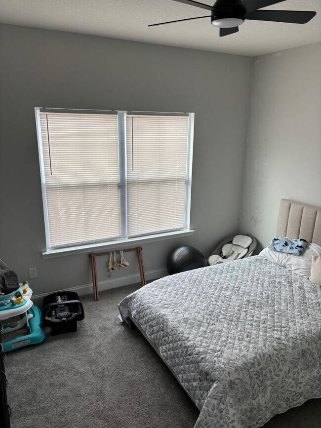 Foto del edificio - 543 Rutledge Dr