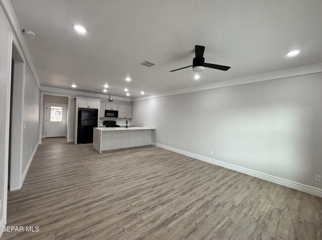 Building Photo - 10371 Manzana Rd