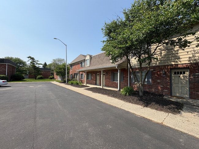 Building Photo - Braeburn Village