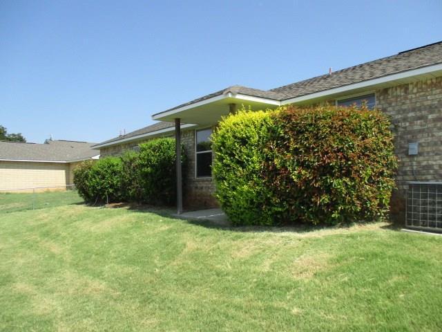 Building Photo - 3/2/2 Old Granbury Estates! Very nice home...