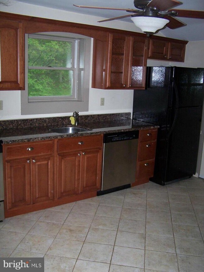 Building Photo - 6055 Coon Tree Rd