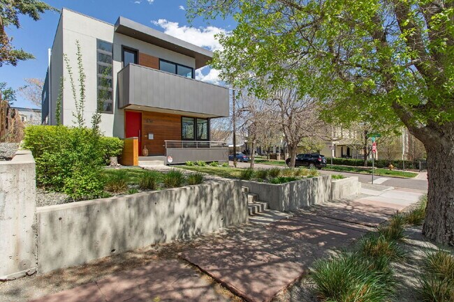 Foto del edificio - Spacious 5-Bed / 4-Bath home in LoHi for rent