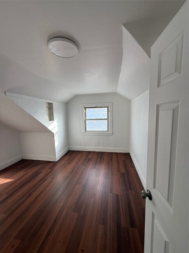 Foto del edificio - 71 Crocker Ave