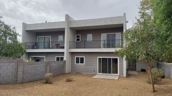 Building Photo - 1728 E Ocotillo Rd