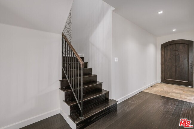 Building Photo - 2627 Castle Heights Pl