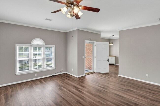 Building Photo - Low-Maintenance 2BR Home with Fenced Yard ...