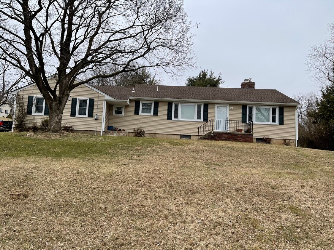 Foto principal - 20 Logan Dr