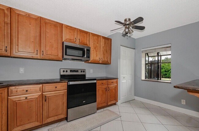 Building Photo - 161 Meadows Dr