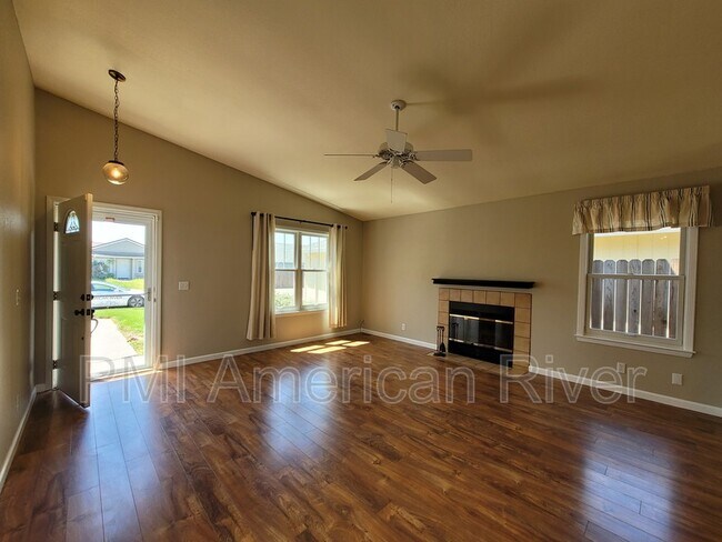 Building Photo - 8715 Rooster Way
