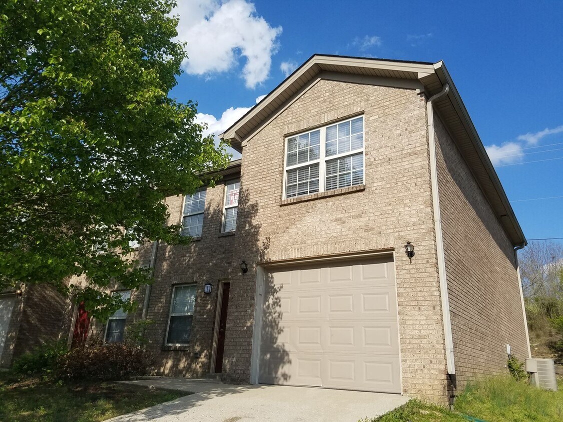 Primary Photo - 570 Hampton Way