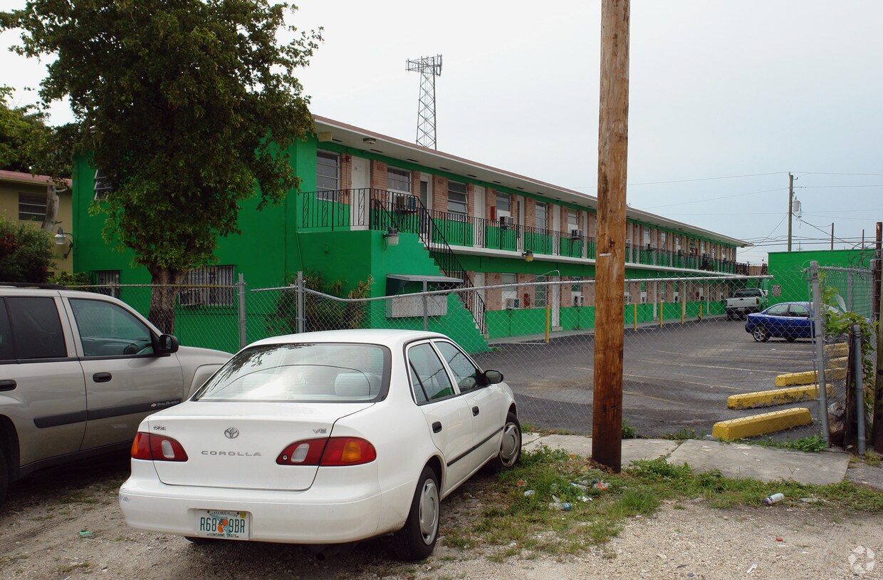 Primary Photo - 2751 NW 7th Ave